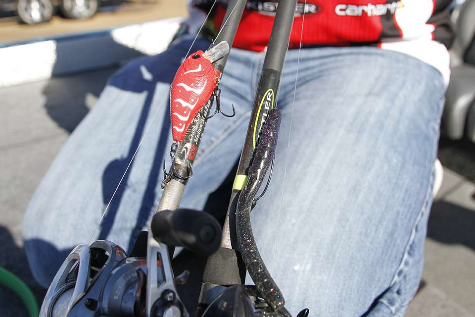 Sumrall used a 4.8-inch Missile Baits âThe 48â Worm, rigged to 4/0 Gamakatsu EWG Hook and 3/8-ounce weight. Alternatively, he used a 6th Sense Crush 50X Squarebill Crankbait. 
