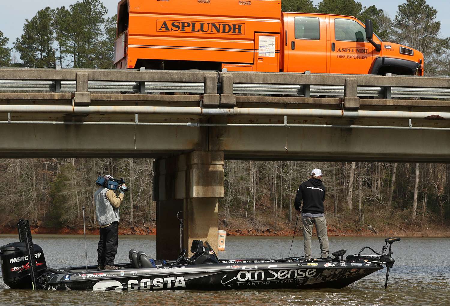 Follow along with Dustin Connell during his awesome afternoon on Day 1 at the 2018 GEICO Bassmaster Classic presented by DICK'S Sporting Goods.