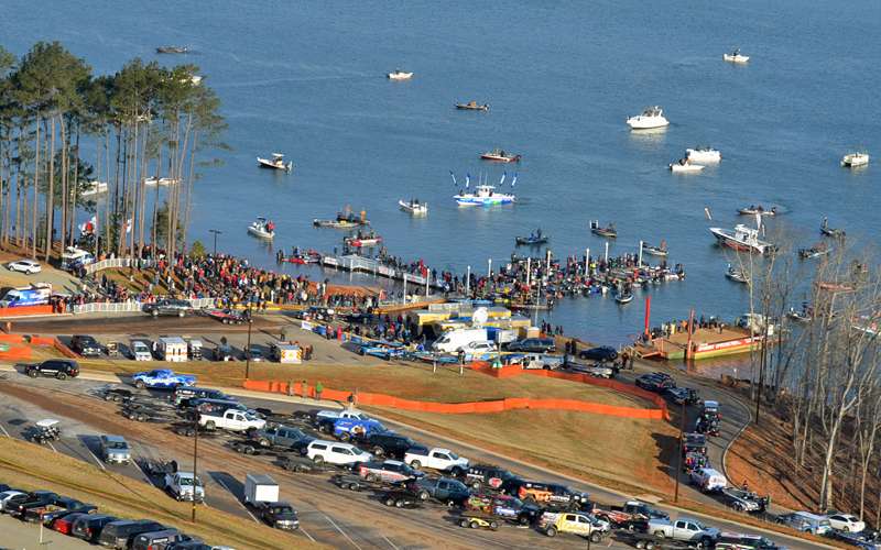 It all starts back at Green Pond, where a terrific crowd came for the Day 1 launch in 2015. The anglers took off under sunny but frigid conditions from the new $3.1 million facility that was built for the Classic.