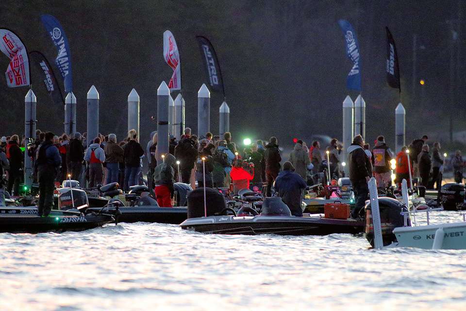 The Classic anglers speed away from launch and onto Lake Hartwell on Day 1 of the 2018 GEICO Bassmaster Classic presented by DICK'S Sporting Goods. 