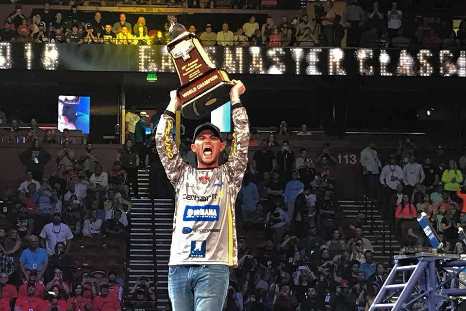 A moment later, Lee hoisted the trophy back up to show the world again. Lee, who became the first champion from the Carhartt College ranks, is only the sixth winner of multiple Classics and the third to win back-to-back titles. 