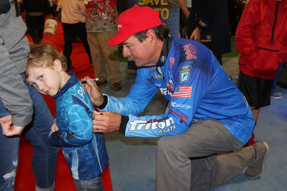 Brayden Parker, 3, gets his shirt autographed by Elite pro Shaw Grigsby.