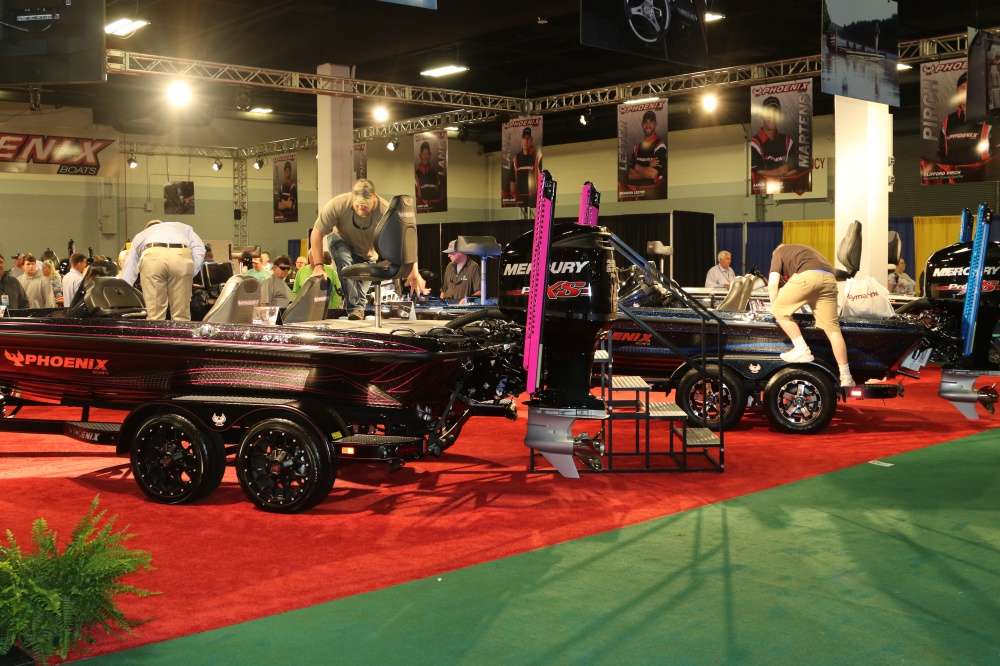 Phoenix Boats showed off eye-catching color patterns like Galaxy Mist with Fuscia Pin striping and Galaxy Ice with Royal Blue Pin striping.