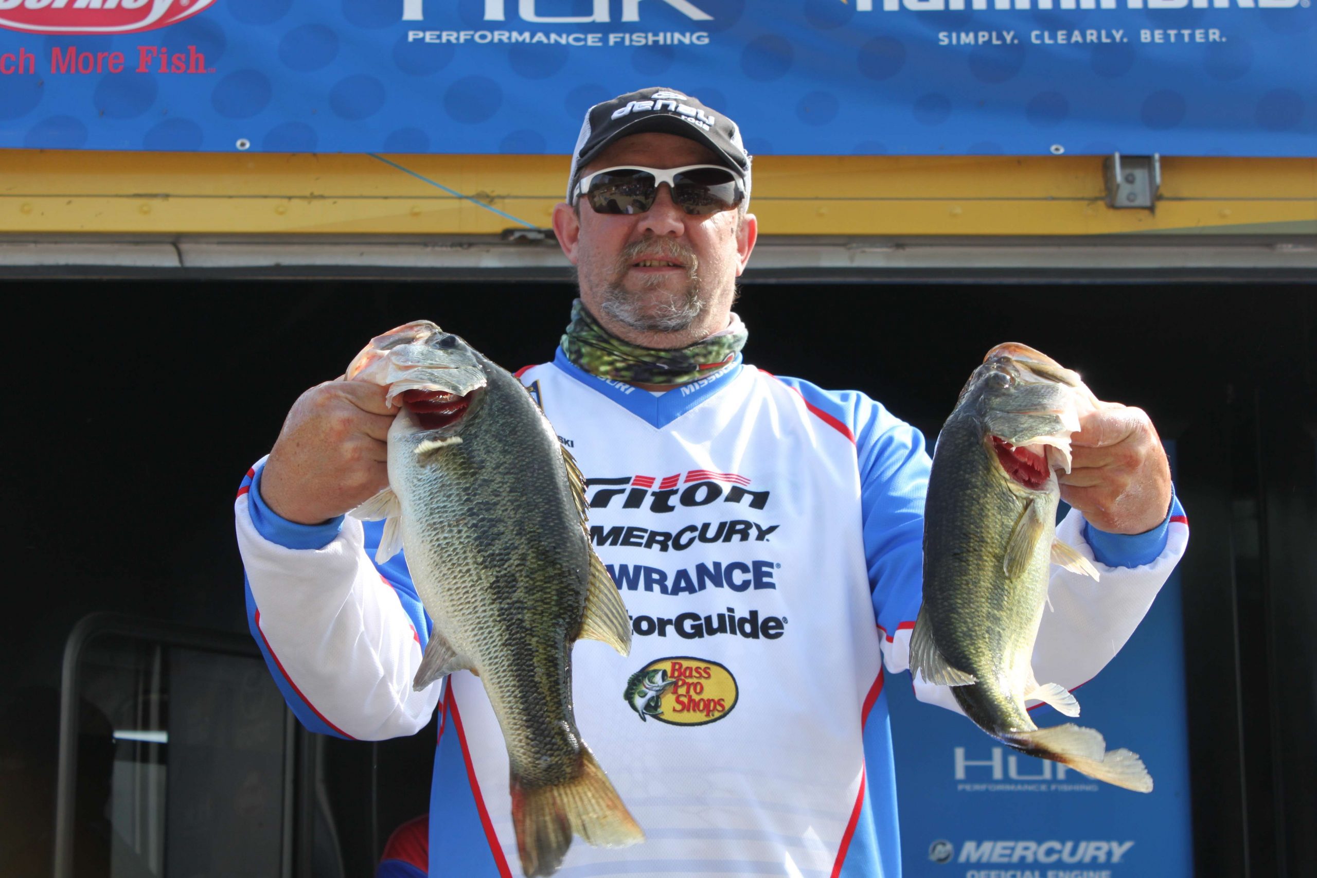 Mike Szczechowski of Missouri was 11th in the non-boater division with 24-13. 