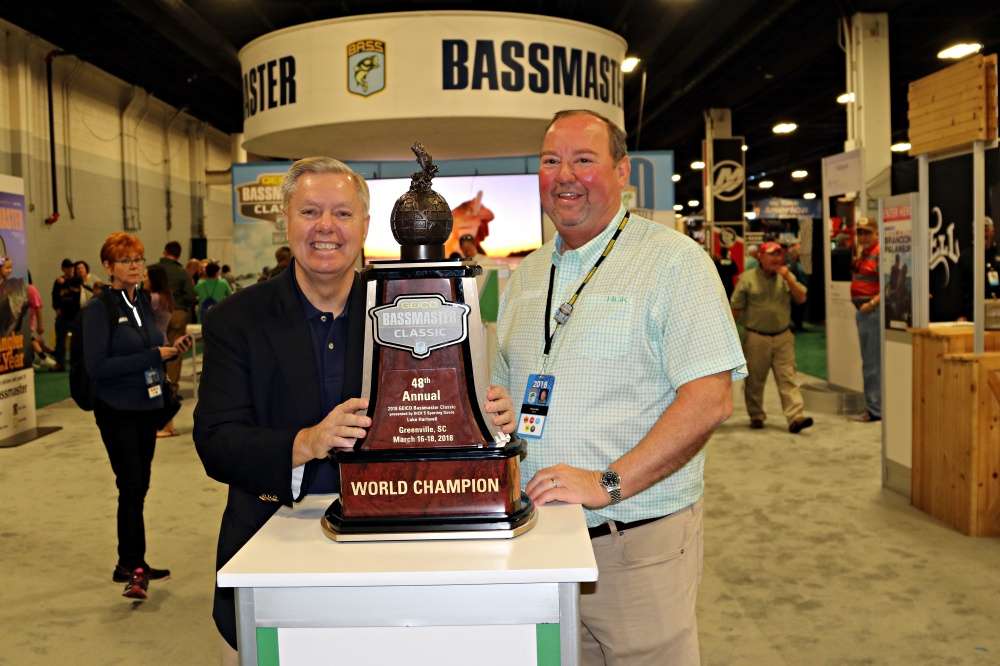 Senator Lindsey Graham and B.A.S.S. CEO Bruce Akin pose with the Bassmaster Classic trophy.