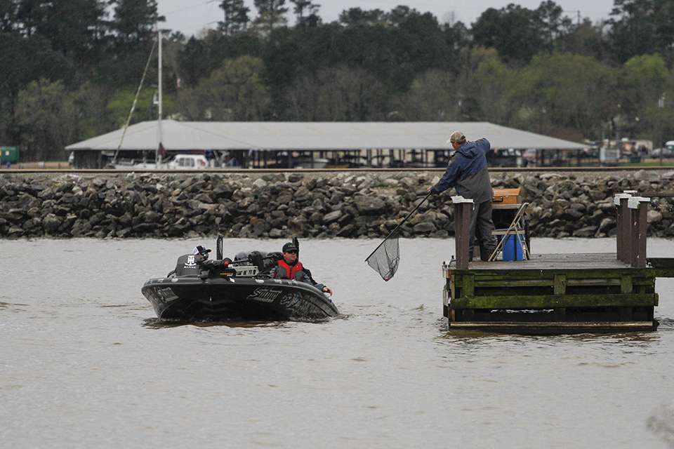 Day 1 of the Bass Pro Shops Bassmaster Central Open on Ross Barnett came to a conclusion as boats began checking-in for weigh-in.