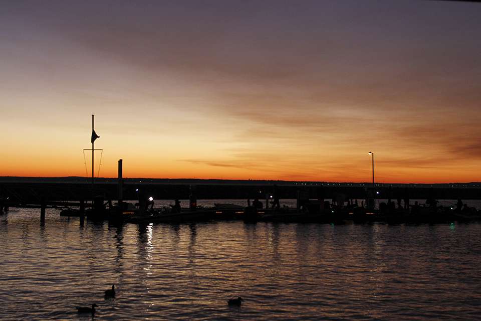 The final day of the Bass Pro Shops Bassmaster Central Open at Ross Barnett started with an amazing sunrise as the Top 12 anglers headed out to battle for a win.