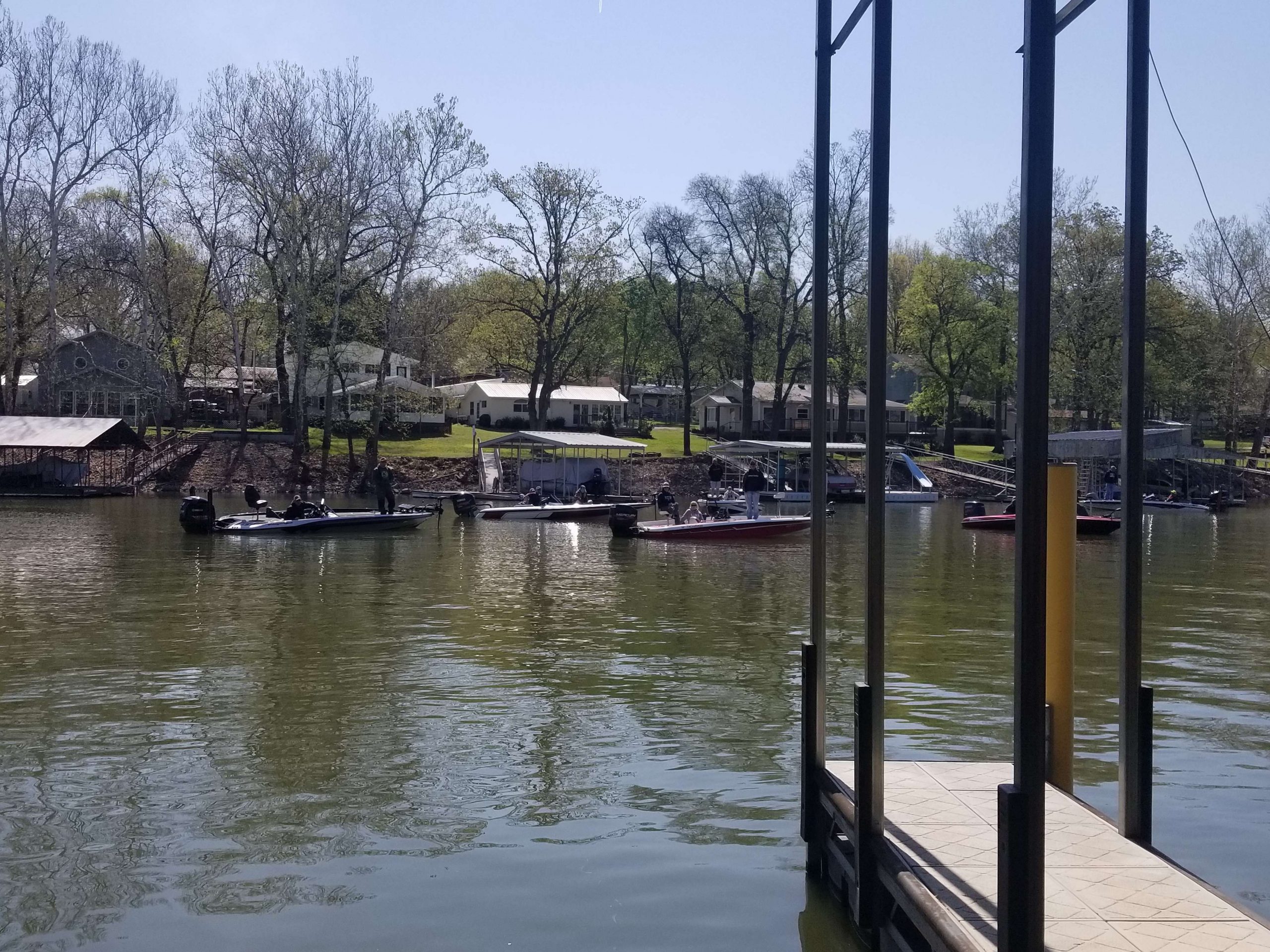 Pay check Saturday coupled with beautiful weather has the Grand Lake locals out in force to watch the best bass fisherman in the world take on their fishery. 