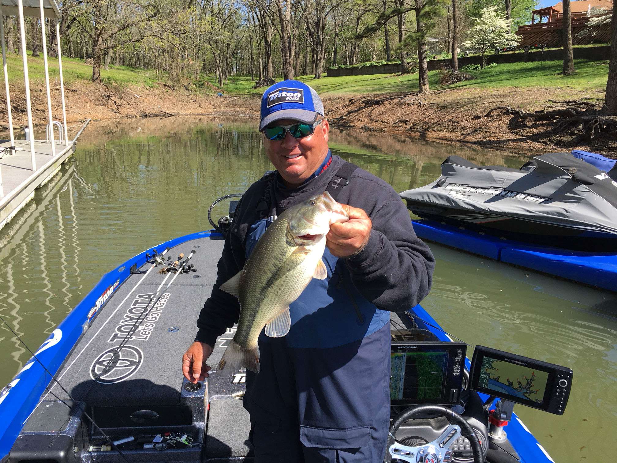 Terry Scroggins is figuring something out. Two bites in 5 minutes. Including this nice 3-pound chunk.

