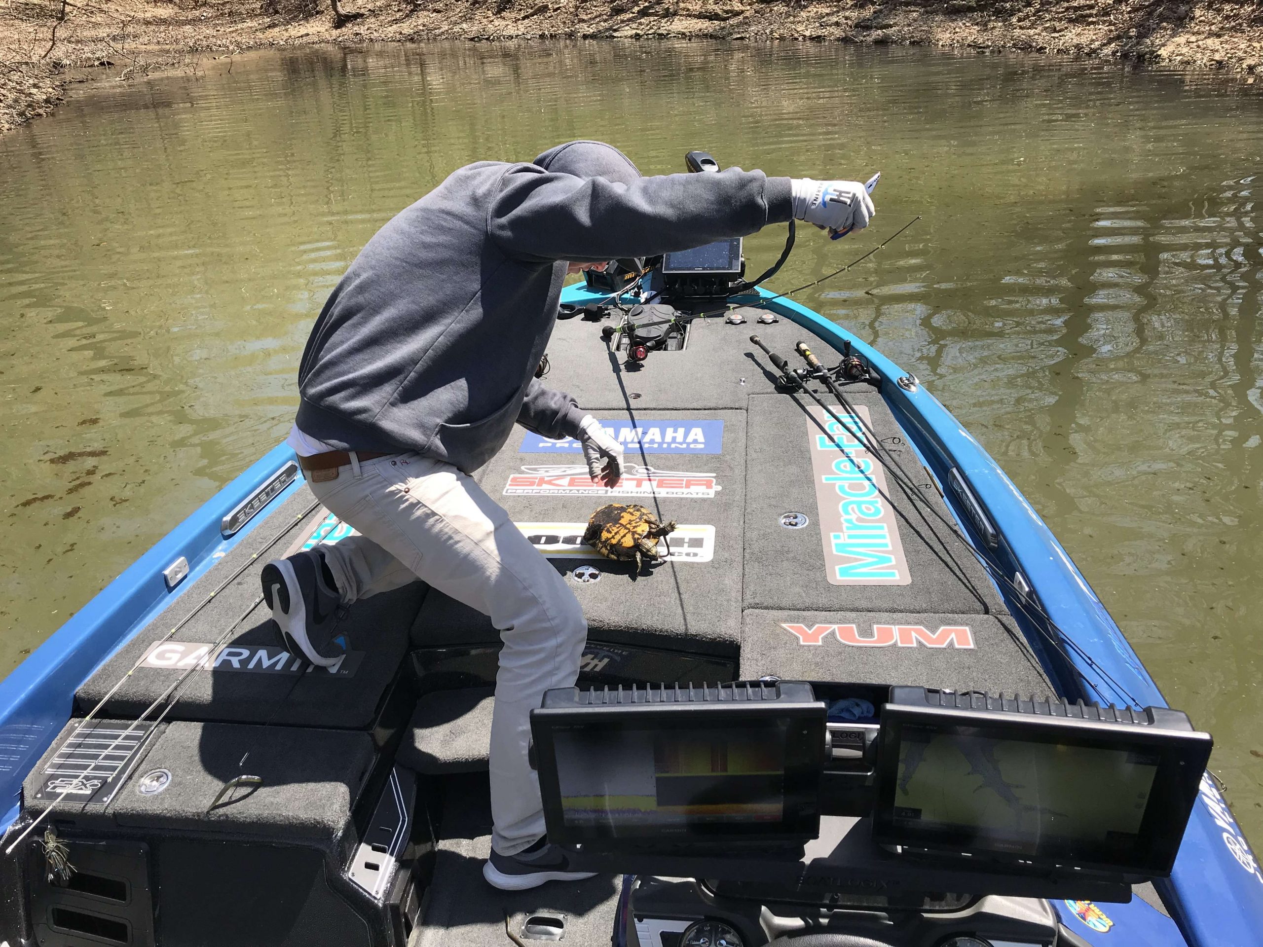 I donât think this is the species we are looking for. Be careful getting that hook out. 