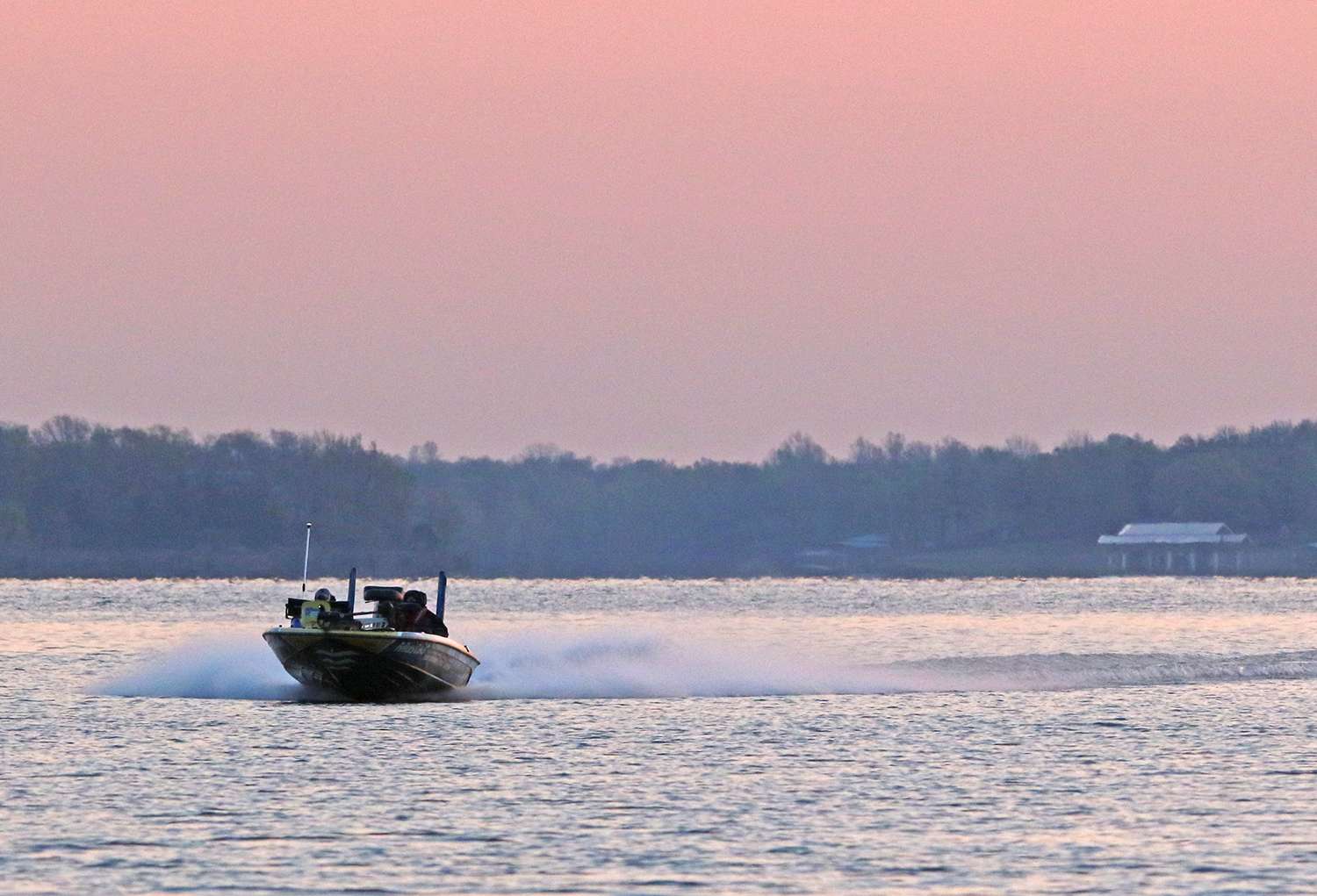 Follow along with Brandon Lester as he endures a slow morning on the third day of the 2018 Academy Sports + Outdoors Bassmaster Elite at Grand Lake. 