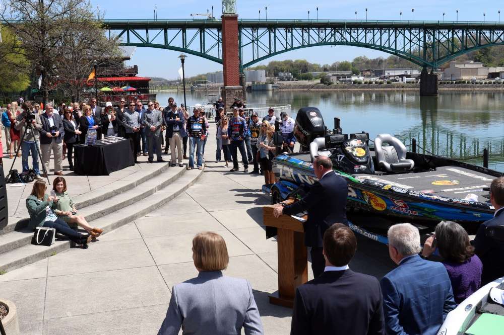 The announcement took place at Volunteer Landing on the Tennessee River. Classic competitors will launch from this spot March 15-17, 2019. It is a short walk from downtown Knoxville. Thatâs the Gay Street Bridge in the background. 
