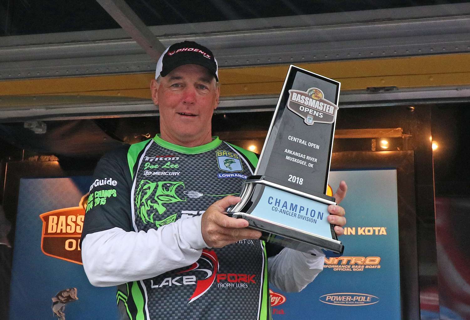Joe Lee claims the co-angler division championship with a three-day total of 29-1.