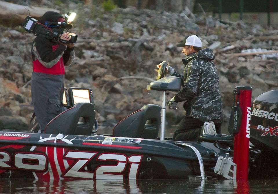 Go on the water early with Kevin VanDam on Day 3 of the 2018 Academy Sports + Outdoors Bassmaster Elite at Grand Lake. 