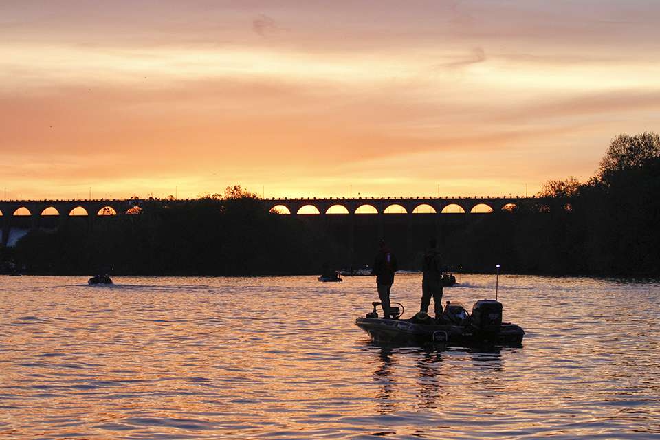 Championship Saturday of the Carhartt Bassmaster College Series Southern Tour presented by Bass Pro Shops at Pickwick Lake started with a beautiful sunrise as the Top 32 teams battled for the Southern Tour victory.