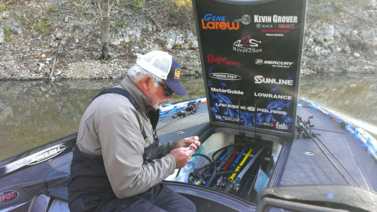 Tommy Biffle ties on a different bait that he hopes will be the ticket for those bigger bass