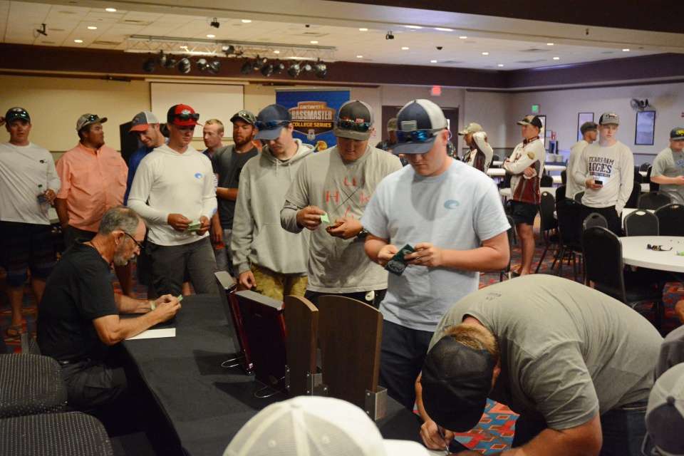 College teams of two anglers arrive for the registration. First step are the fishing license checks by Mike Macon. 
