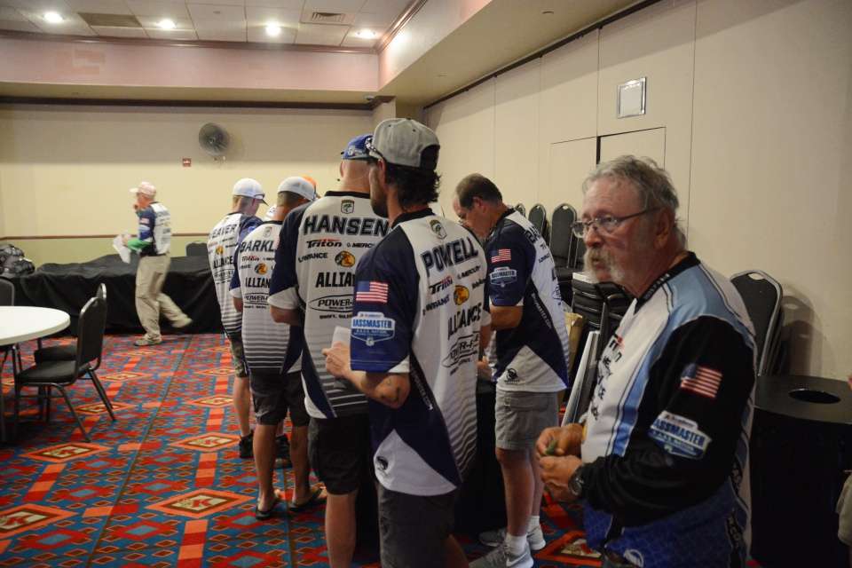 The B.A.S.S. Nation anglers begin registration with Montana the first team in. 
