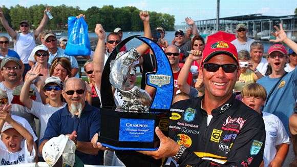 The Bassmaster history at Kentucky Lake is storied, with anglers like Shorty Evans and Denny Brauer posting victories there. Kentucky Lake was the site where Norio Tanabe became the first international angler to win a B.A.S.S. tournament. Another Japanese angler, Morizo Shimizu, recorded his one and only win there in the first year of the Elites, 2006. KVD has won two Elites there, in 2008 and 2010.
