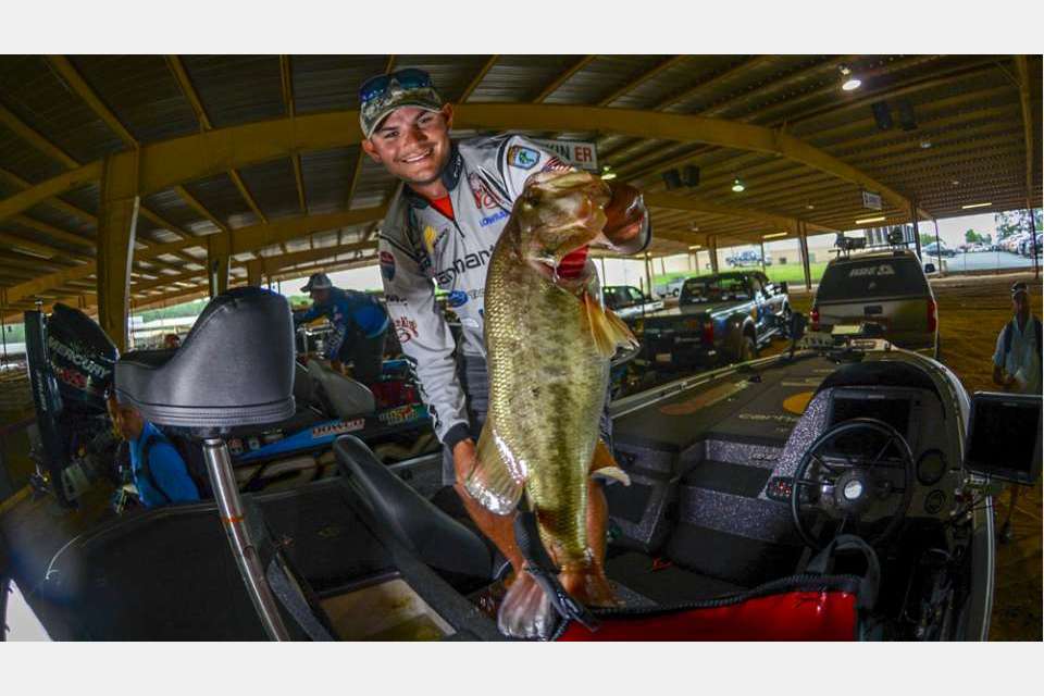 There is a pre-determined size of fish that the anglers may bring to weigh-in, whether it be length or weight. Classic champ Jordan Lee shows off his âoverâ from last year.