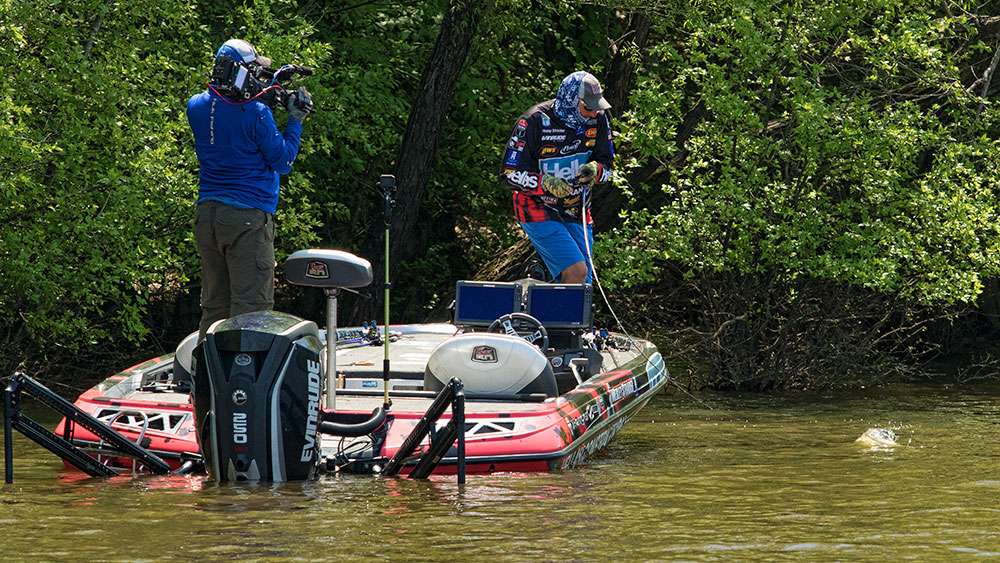 Catch up with Wesley Strader as he stays keyed in with a potential win in sight on the final day of the 2018 Berkley Bassmaster Elite at Kentucky Lake presented by Abu Garcia.  