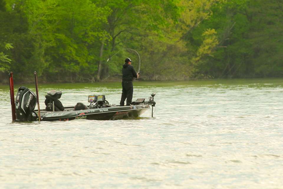 Morning highlights with Roy Hawk on Day 1 of the 2018 Berkley Bassmaster Elite at Kentucky Lake presented by Abu Garcia. 