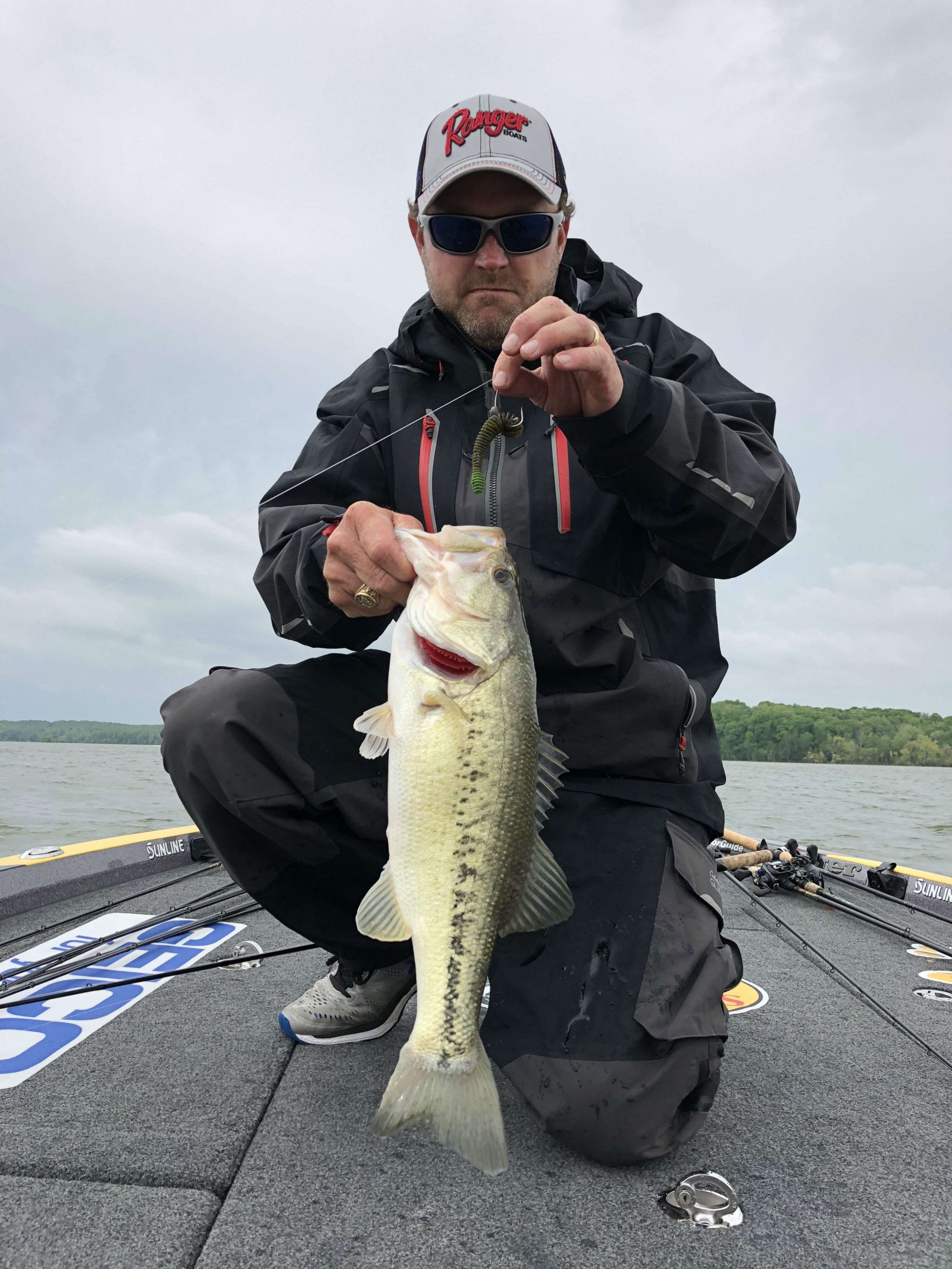 Mike McClelland has been showing extraordinary patience all morning sticking with a pattern he believes is developing here on Kentucky Lake. He has continued to give his area a chance to produce by thoroughly covering areas that share the same characteristics. He has caught several non-keepers yet patiently continues to work the work the area. With one in the livewell, the only question is, âWill his patience finally prove fruitful?â

