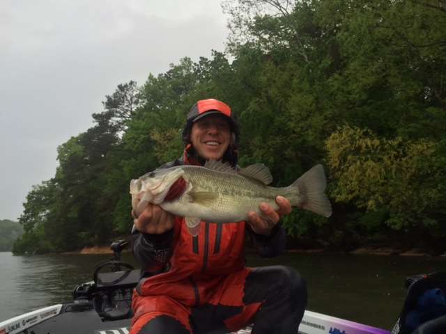 Aaron Martens makes a nice upgrade to his livewell with this fish!