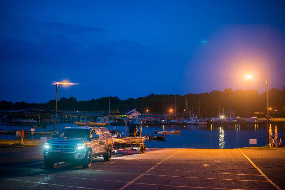 It's the final day of practice before the Berkley Bassmaster Elite at Kentucky Lake presented by Abu Garcia begins, and Elite Series anglers are taking one last look at the tournament waters before tomorrow's 6:15am CT takeoff. Here's a look at the anglers leaving the dock. 