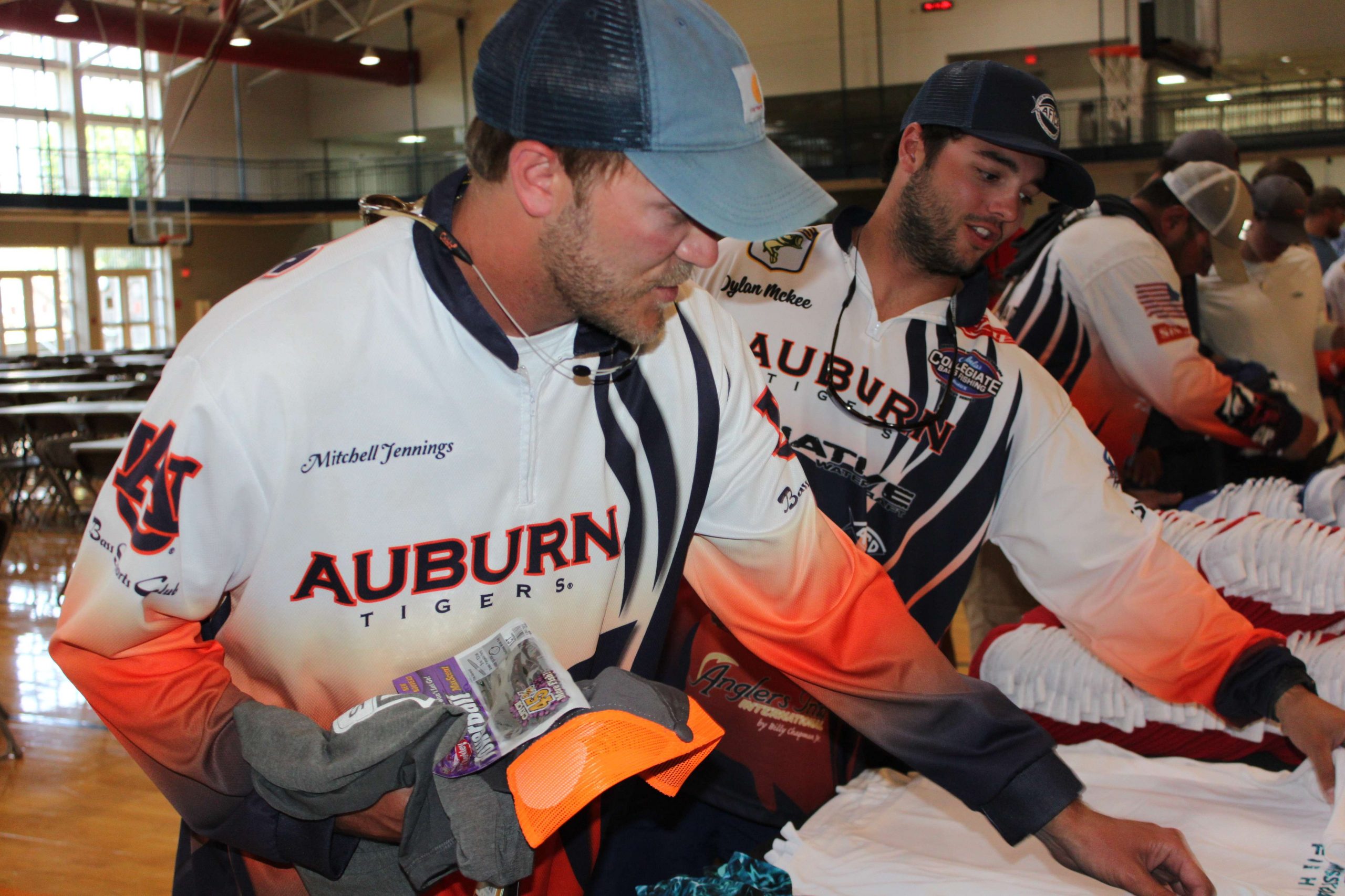 These Auburn University anglers also go for Mossy Oak gear.
