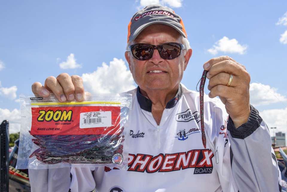 <b>Larry Puckett</b><br>
Larry Puckett finished 11th fishing rocky shorelines with a drop shot rig. He made it with a 6.5-inch Zoom Trick Worm with 3/0 Owner Hook and 3/16-ounce weight. 
