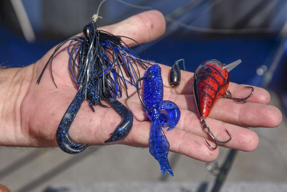 <b>Cliff Pace</b><br>
To finish seventh Cliff Pace used three lures of his design. For reaction bites he chose a Black Label Tackle Ricochet Squarebill Crankbait. Another choice was a 7/16-ounce V&M Pacemaker Skipping Jig. He also used a 4-inch V&M Flat Wild, 4/0 Mustad Denny Brauer Grip-Pin Max Flippinâ Hook, and 1/2-ounce Elite Tungsten Flippinâ Weight.
