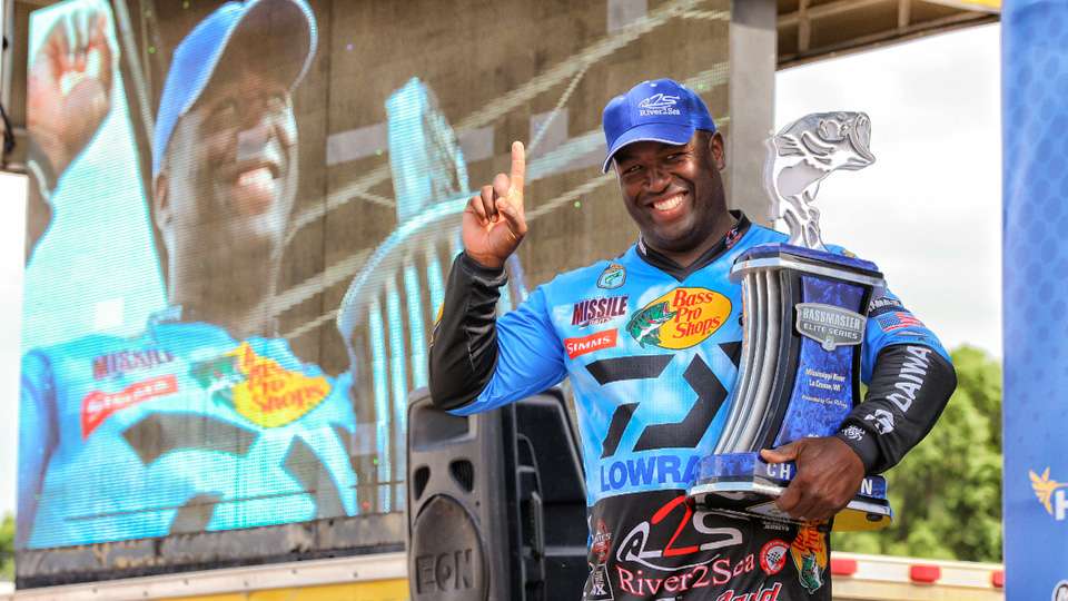Ish Monroe was the surprise winner at La Crosse, Wis., and should have plenty of momentum for the quick turnaround this week. The Elites venture west to South Dakota for the seventh stop on tour, the Berkley Bassmaster Elite at Lake Oahe presented by Abu Garcia.