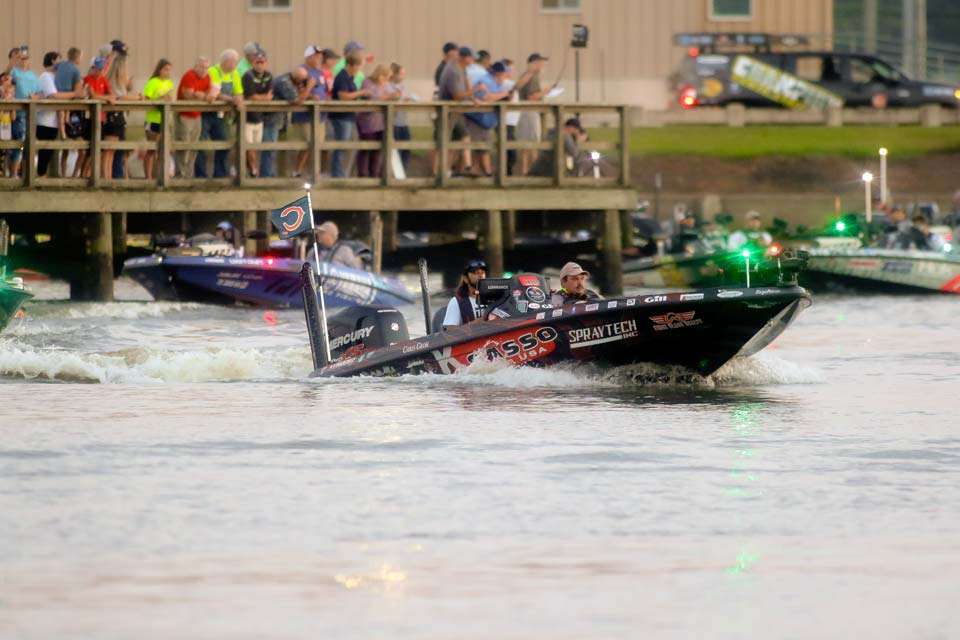 The Elites race to their starting spots on the first morning of the 2018 Bass Pro Shops Bassmaster Elite at Sabine River presented by Econo Lodge.
