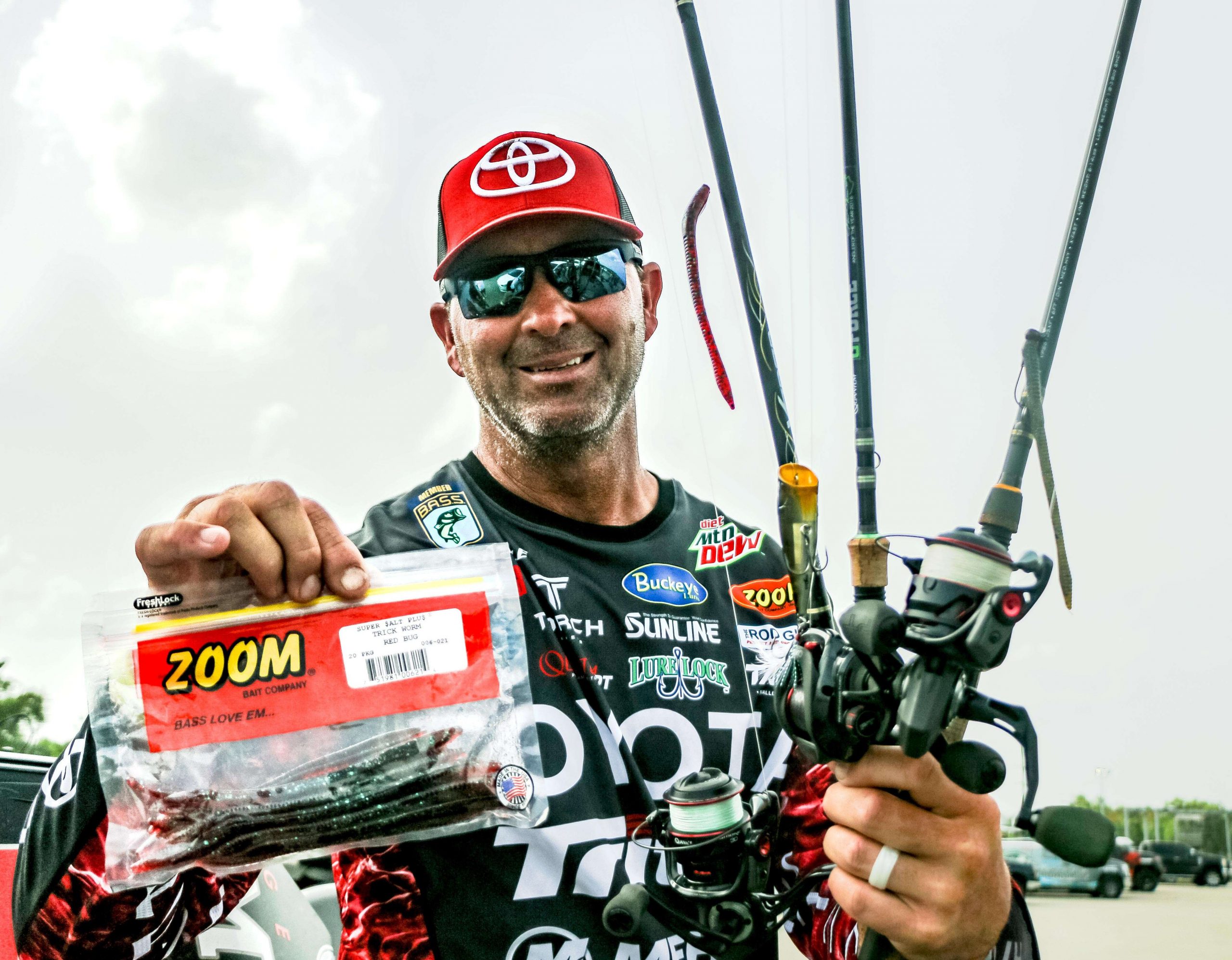<b>Gerald Swindle</b><br>
Gerald Swindle used a finesse approach to finish second. He made a drop shot using a 6-inch Zoom Trick Worm. A 1/0 VMC Sureset Drop Shot Hook and 3/16-ounce weight competed the rig. He used the same worm with a 3/16-ounce VMC Stand Up Shakey Head. 
