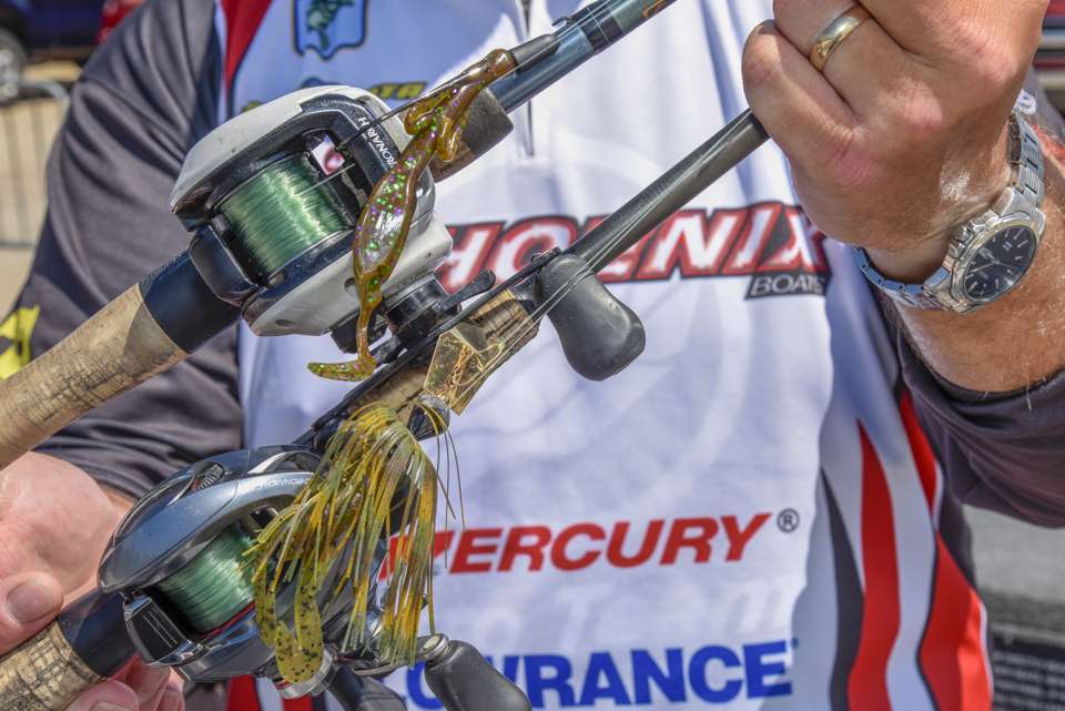 Ettredge also used a 1/2-ounce Chatterbait. Completing the lineup was a 4-inch Zoom Baby Brush Hog, 5/0 hook and 5/16-ounce tungsten weight. 
