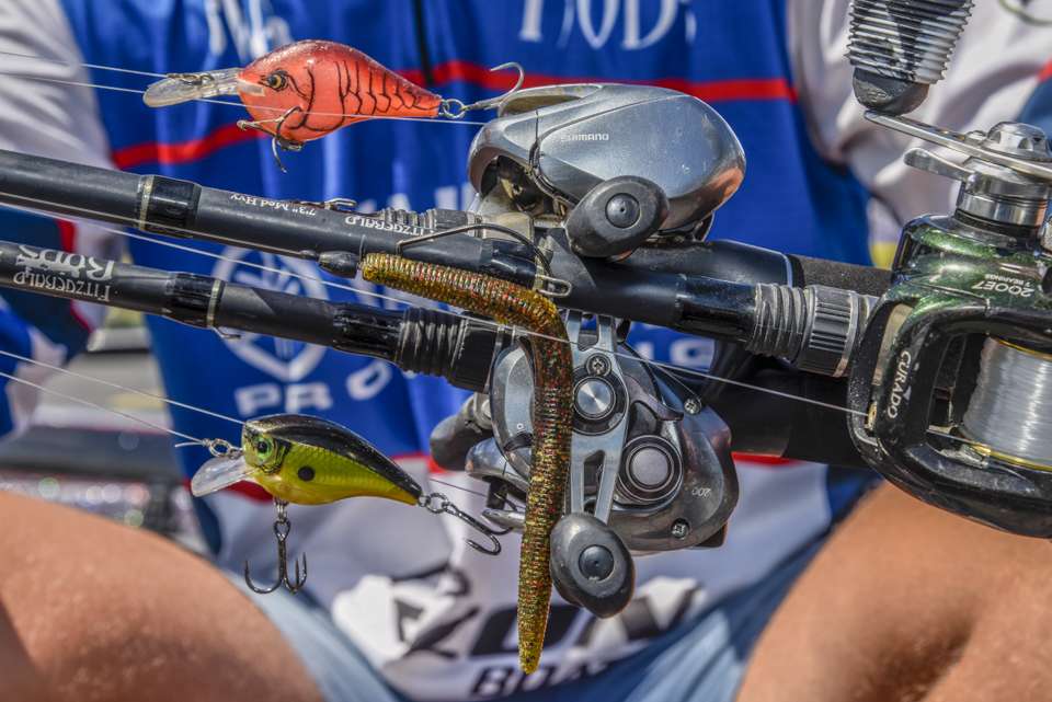 A Rapala DT 6 Series and unnamed square bill crankbait were the choices. Walters also used a 5-inch Yamamoto Thin Senko with 3/0 Gamakatsu EWG Hook. He rigged it weightless or with a 1/8-ounce weight. 

