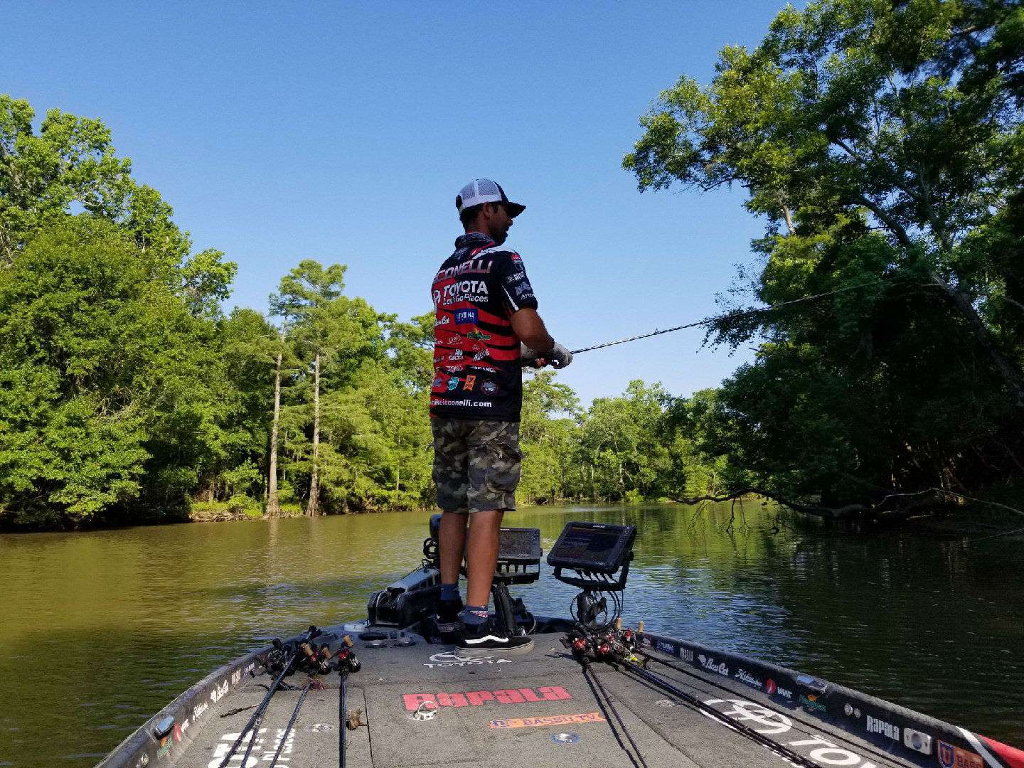Mike Iaconelli filled a limit quickly this morning. Looking to cull up now.