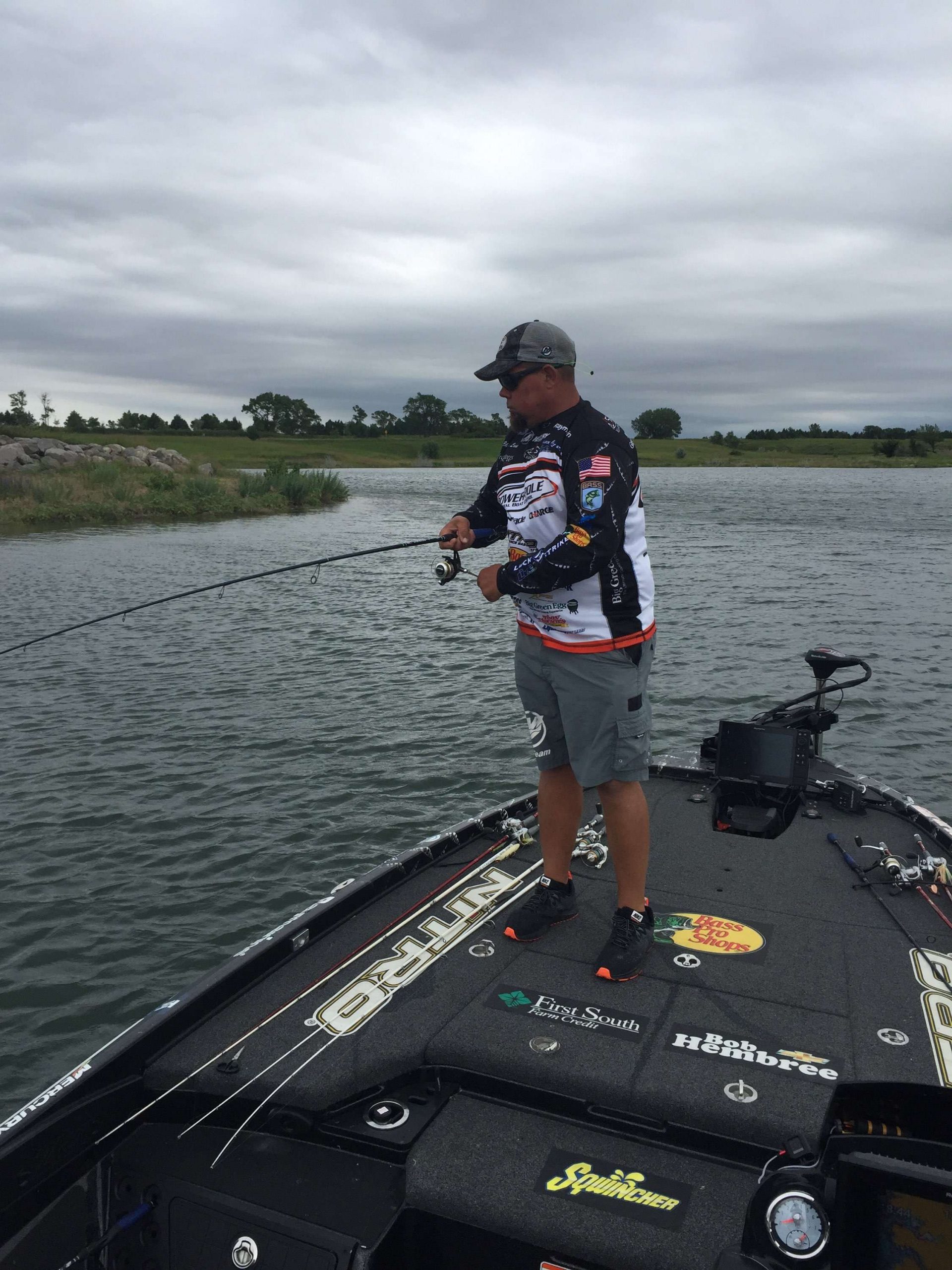 After a rough morning that included losing a bow mount over the bow and a graph that stopped working, Chris Lane has got to five fish. Now he'll go to work on trying to find some larger fish.