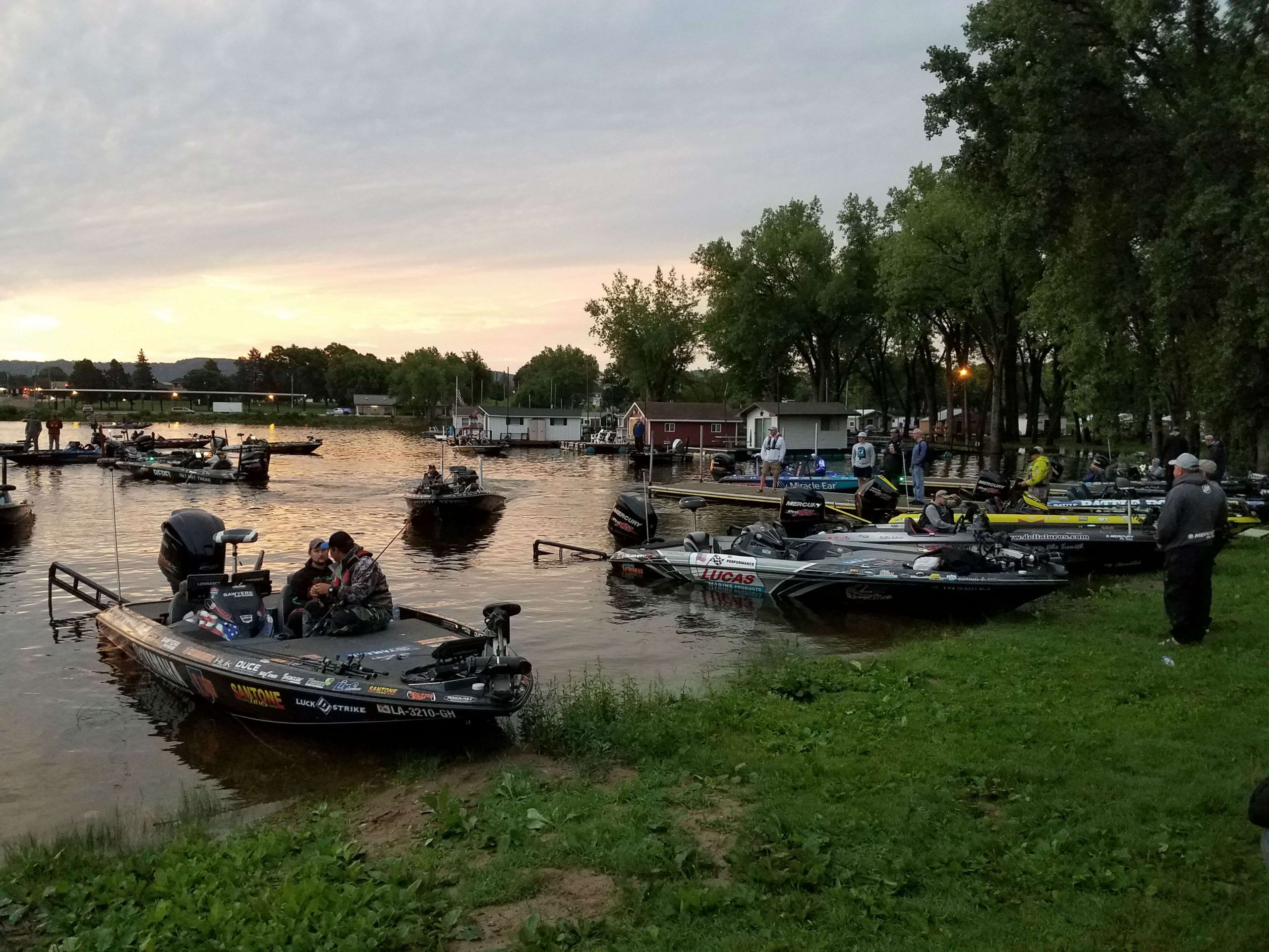 Getting ready for a beautiful Day 2 on the Mississippi River with the Bassmaster Elite Series! The rain has stopped and its time for some great bass fishing.