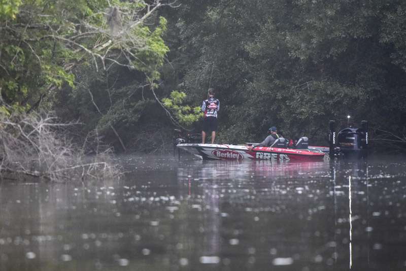 Catch up on Championship Sunday with Justin Lucas as he competes on the final day of the 2018 Bass Pro Shops Bassmaster Elite at Sabine River presented by Econo Lodge. 