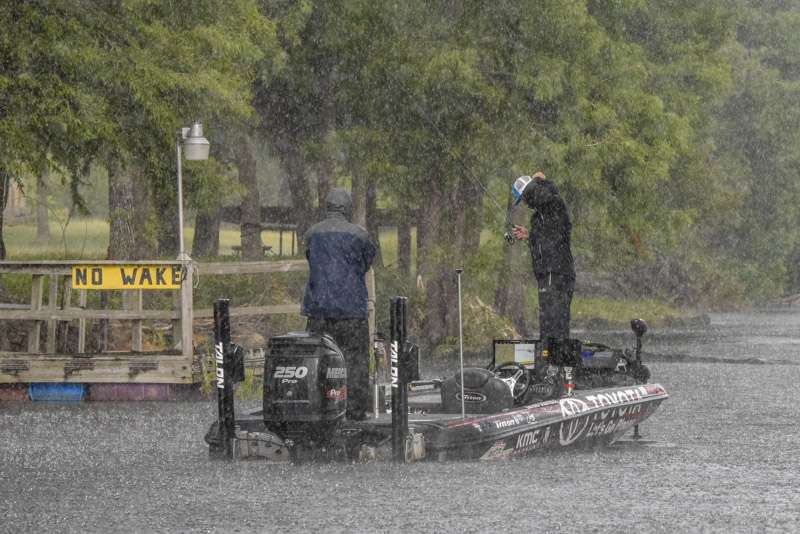 Gerald Swindle won't go down without a fight on Championship Sunday of the 2018 Bass Pro Shops Bassmaster Elite at Sabine River presented by Econo Lodge.