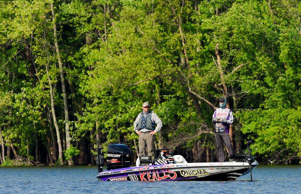 Catch up with Aaron Martens as he brings 'em in Day 2 of the 2018 Bassmaster Elite at Mississippi River presented by Go RVing.