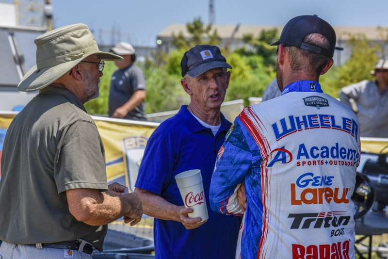 Take a look behind the scenes at some of your favorite Elite Series pros on Day 2 of the Bass Pro Shops Bassmaster Elite at Sabine River presented by Econo Lodge. 