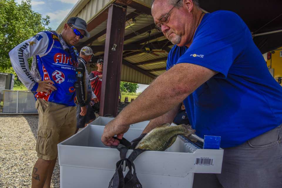 Go behind the scenes at the weigh-in on Day 1 of the 2018 Bass Pro Shops Central Open #3 at Red River.