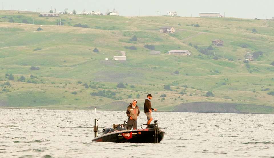 Head out with Brandon Palaniuk as he takes on the first morning of the Berkley Bassmaster Elite at Lake Oahe presented by Abu Garcia.