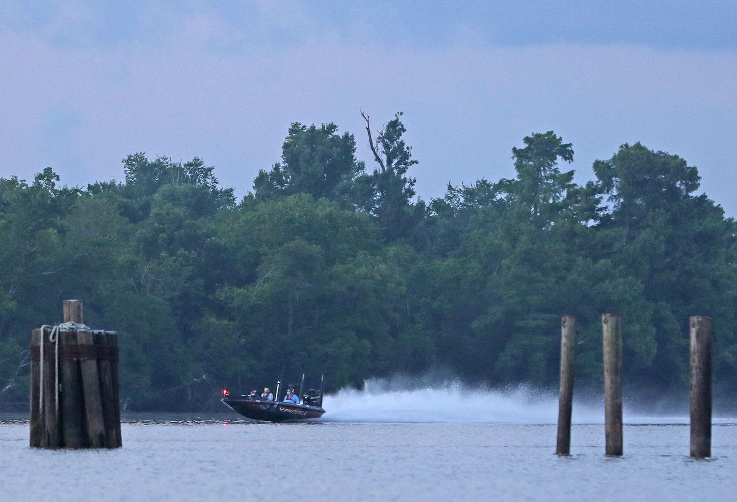 Follow Greg Hackney as he widens his lead on Day 3 of the 2018 Bass Pro Shops Bassmaster Elite at Sabine River presented by Econo Lodge.