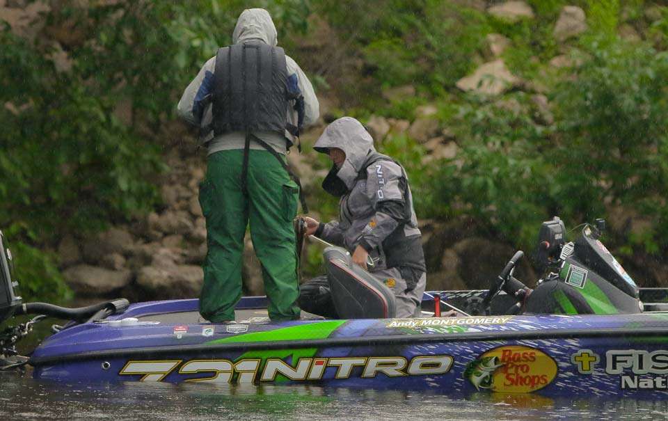 The Elites try to stay dry as they tackle the first morning of the 2018 Bassmaster Elite at Mississippi River presented by Go RVing. 