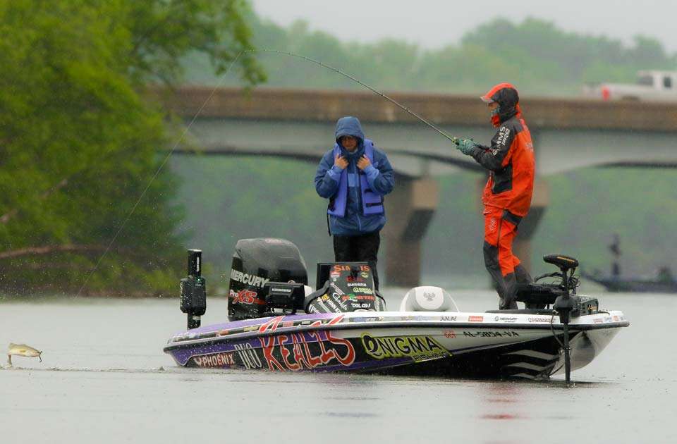 Catch up with Aaron Martens early on Day 1 of the 2018 Bassmaster Elite at Mississippi River presented by Go RVing. 