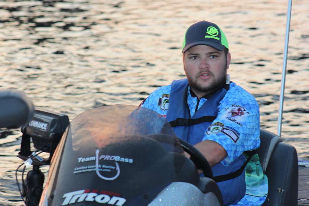A competitor in the boater division steers to the start.